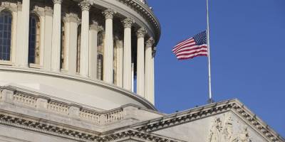 ABD’de Covid-19'dan ölenler için bayraklar 5 gün boyunca yarıya indirilecek