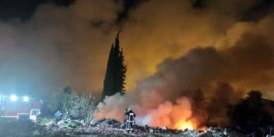 Antalya’da katı atık yangınında gökyüzü dumanla kaplandı