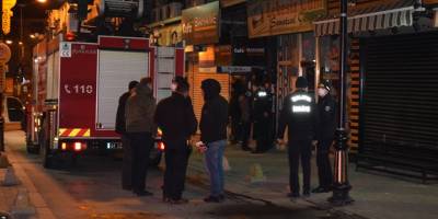 Silahlı rehin ihbarına giden polis, 20 kişiyi parti yaparken yakaladı