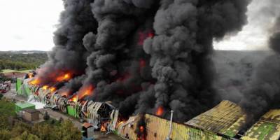 Şile’de alevlere teslim olan fabrika havadan görüntülendi