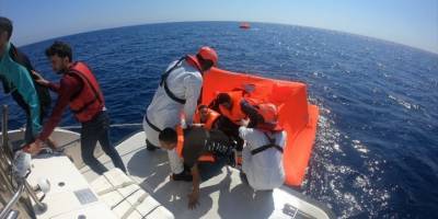 Aydın'da Türk kara sularına itilen 39 düzensiz göçmen kurtarıldı