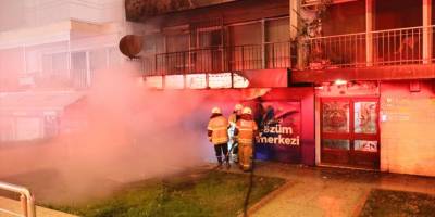 İzmir'de çıkan yangında bir işyeri kullanılamaz hale geldi