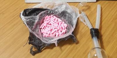 Polisin sürüklenerek yakaladığı motosiklet sürücüsünün üzerinden uyuşturucu çıktı