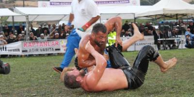Çan Belediyesi yağlı pehlivan güreşlerini Fatih Atlı kazandı