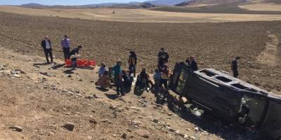 Malatya'da hafif ticari araç şarampole yuvarlandı : 5 yaralı