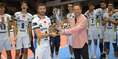 7. TSYD İzmir Voleybol Turnuvası'nın kazananı Arkas Spor