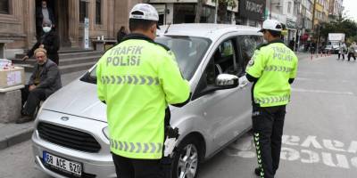 Yayaya yol vermeyen 20 sürücüye 13 bin 40 TL ceza kesildi