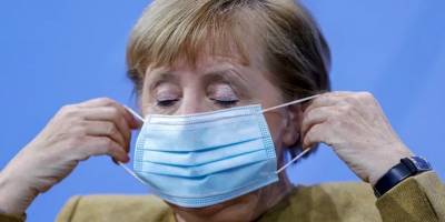 Almanya'nın kısıtlamaları kaldırmasına çok temkinli yaklaşan Merkel'in 'Üçüncü dalganın içindeyiz' dediği belirtildi