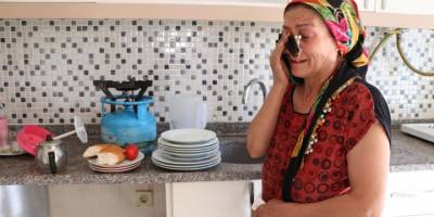 Eşi tarafından terk edilen kadın kirayı ödeyemediği için evden atıldı