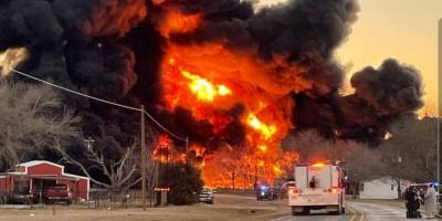 ABD’de petrol taşıyan tren ile tır çarpıştı