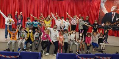 Çeşme Belediye Tiyatrosu çalışmalara başladı