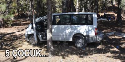 Afyonkarahisar'da servis minibüsü devrildi, 5 öğrenci öldü, 5 öğrenci yaralandı