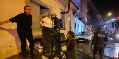 Çöp ev alev alev yandı, anne ve kızı gözyaşlarına boğuldu