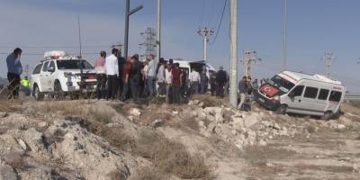 Aksaray’da kamyon ile işçi taşıyan minibüs çarpıştı: 4 yaralı