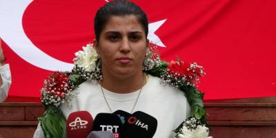 Busenaz Sürmeneli'nin ismi Bayburt Üniversitesinin spor salonuna verilecek