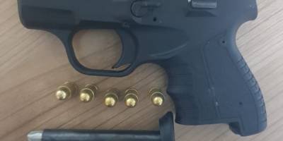 İzmir'de polisten kaçan şüpheliden ruhsatsız tabanca ele geçirildi