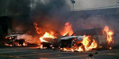 Guatemala'da emekli askerler kongre binasını bastı