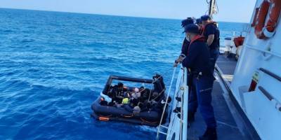 Aydın'da Türk kara sularına itilen 87 düzensiz göçmen kurtarıldı