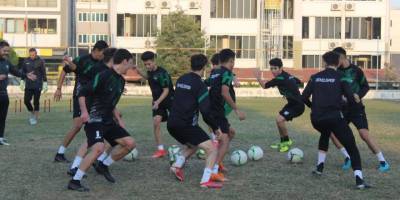 Genç horozlar hazırlıklarını sürdürdü