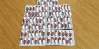 İzmir'de otomobilde 98 uyuşturucu hap ele geçirildi