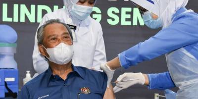 Malezya'da Covid-19 aşılamaları başladı