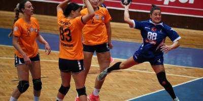 İzmir Büyükşehir Belediyespor: 28 - AESH Pylea: 19