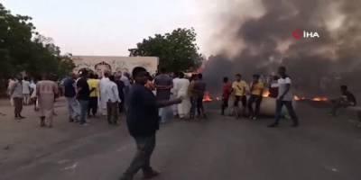 Sudan’da Başbakan ve bakanlar gözaltına alındı, halk sokaklara döküldü