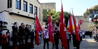 Çeşme'de denizde ve karada Cumhuriyet coşkusu