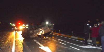 Ayvalık’ta 3 araç birbirine girdi: 2 yaralı