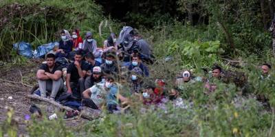 Polonya, ilerleyen göçmen grubuna karşı Belarus sınırına takviye güç gönderdi