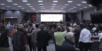 Mersin Büyükşehir Belediyesi meclis toplantısında gerginlik