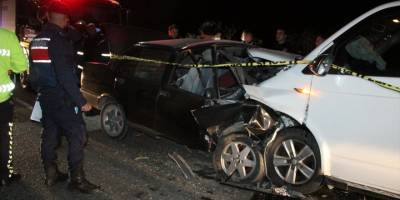 Manisa'da minibüs ile otomobil çarpıştı, 2 kişi öldü, 5 kişi yaralandı