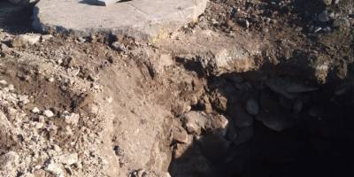 Defineciler tarihi su kuyusu çevresini talan etti