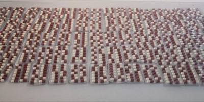 İzmir'de ilaç dağıtımı yapan araçta uyuşturucu ele geçirildi