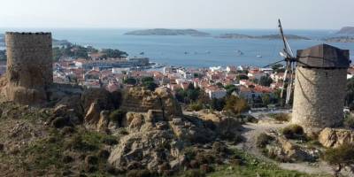 Foça’nın 350 yıllık yel değirmenleri tarihe ışık tutuyor