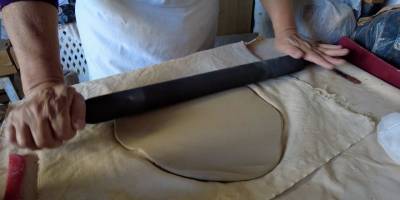 Emekli öğretmenler, usta elleriyle seramik sanatına hayat veriyor