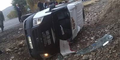 Kontrolden çıkan öğrenci servisi devrildi: 6 yaralı