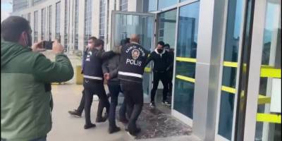 Kadıköy metrosundaki bıçaklı saldırgan adliyeye getirildi