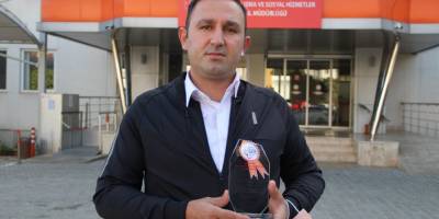 Çaresiz kadını bıçaklı saldırganların elinden aldı, ödüllendirildi