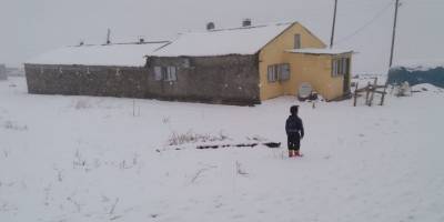 Tuzluca'da kar yağışı etkili oluyor