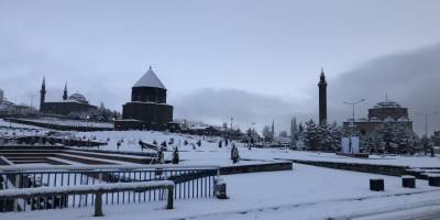 Kars beyaz gelinliğini giydi