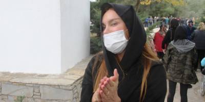 Ebru Şallı gözyaşları içerisinde babasını uğurladı