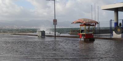 Fırtına nedeniyle bu sefer de Konak'ta deniz taştı