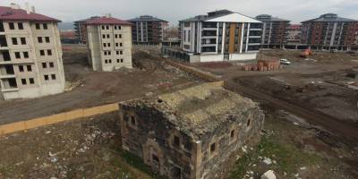 231 yıllık kilisenin sahibi inat edince tarihi mekan konutların ortasında harabe halde kaldı