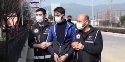 İzmir'de polisin bulduğu 17 yaşındaki kız ailesine teslim edildi