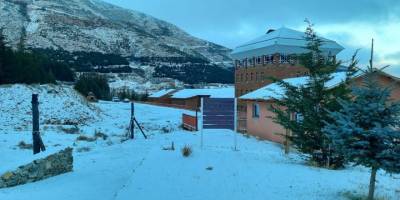 İzmir Bozdağ’a mevsimin ilk karı düştü