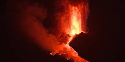 Etna Yanardağı, son bir haftada 6 kez faaliyete geçti