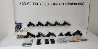 Arnavutköy’de silah ve uyuşturucu tacirlerine operasyon: 7 gözaltı