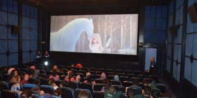 Mart ayında açılması hedeflenen sinema salonlarında tarih ertelendi