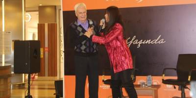 Yeşilçam oyuncuları Engin Çağlar ve Meral Konrat hayranlarıyla buluştu